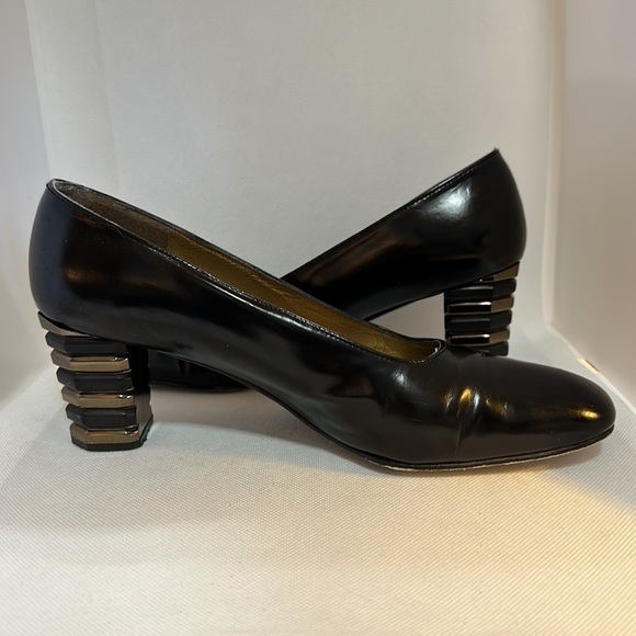Stuart Weitzman Black Pumps with Geometric Stacked Heels Size 8.5 - GUC - Picture 5 of 11